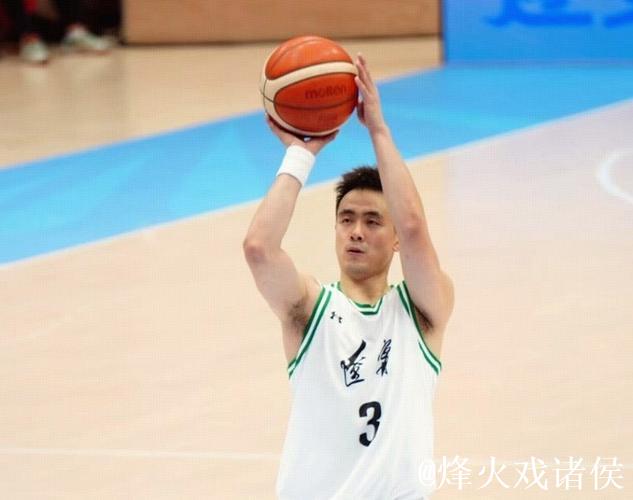 辽宁男篮官方：赵继伟伤情为左侧大腿后侧肌肉拉伤